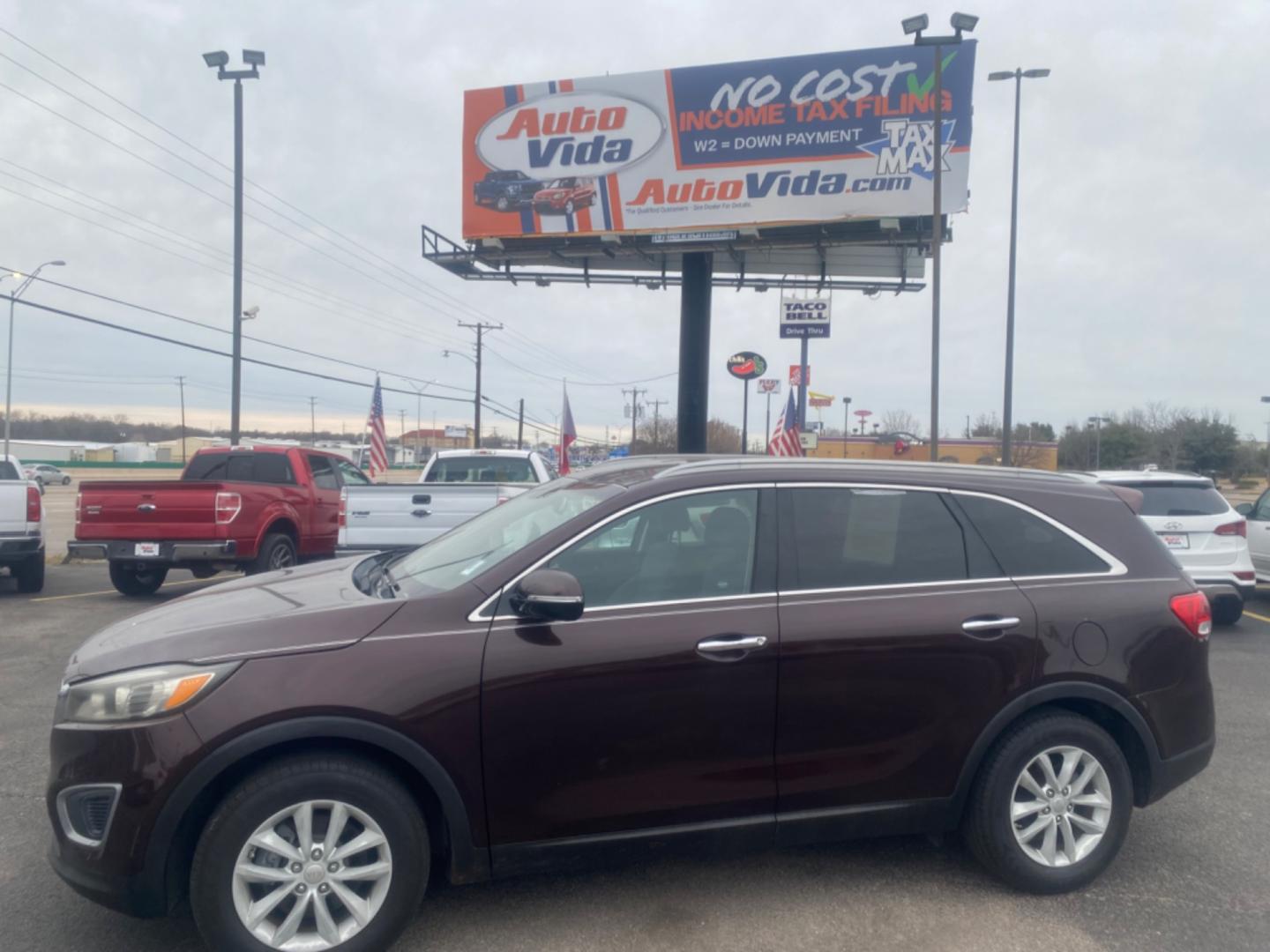 2016 PURPLE Kia Sorento LX 2WD (5XYPG4A35GG) with an 2.4L L4 DOHC 16V engine, 6-Speed Automatic transmission, located at 420 I-35E, Lancaster, TX, 75146, (469) 297-4144, 32.593929, -96.823685 - Photo#0